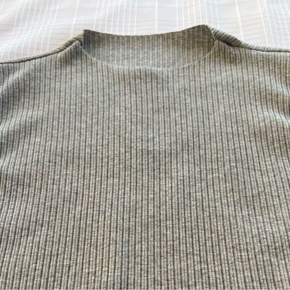 NWT Mittoshop Grey Ribbed Low Mock Sleeveless Layering Gray Tank Top - Picture 10 of 12